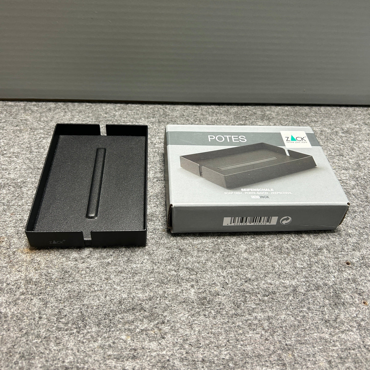 ZACK 40537Y ソープディッシュ:本体と商品パッケージを並べた状態