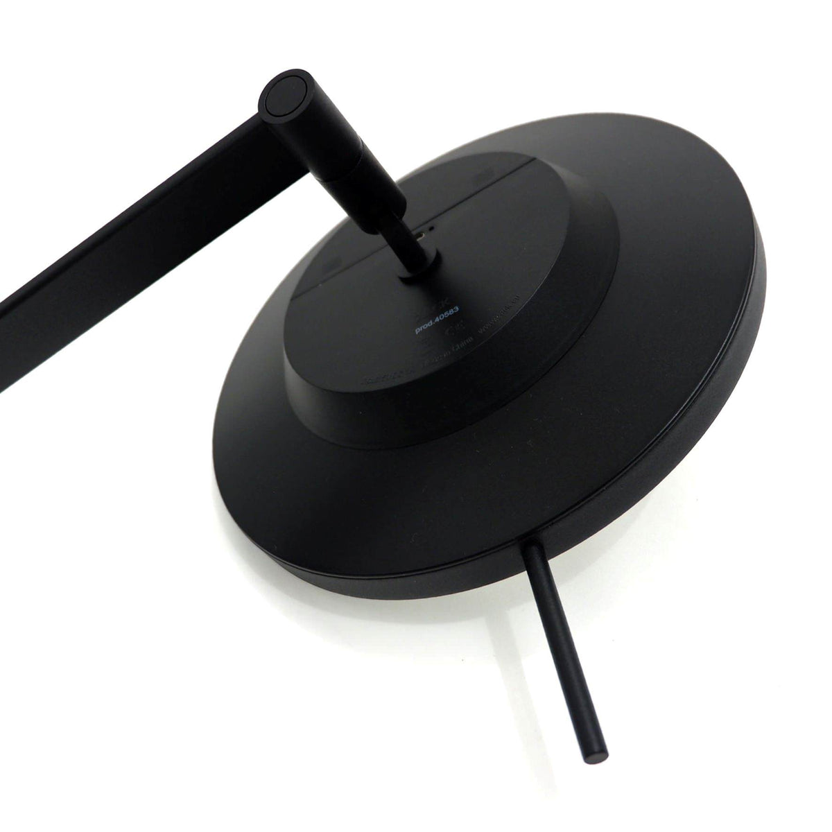 ZACK 40583 LINEA マットブラックのLEDメイクアップミラー:背面から見た鏡本体と接合部