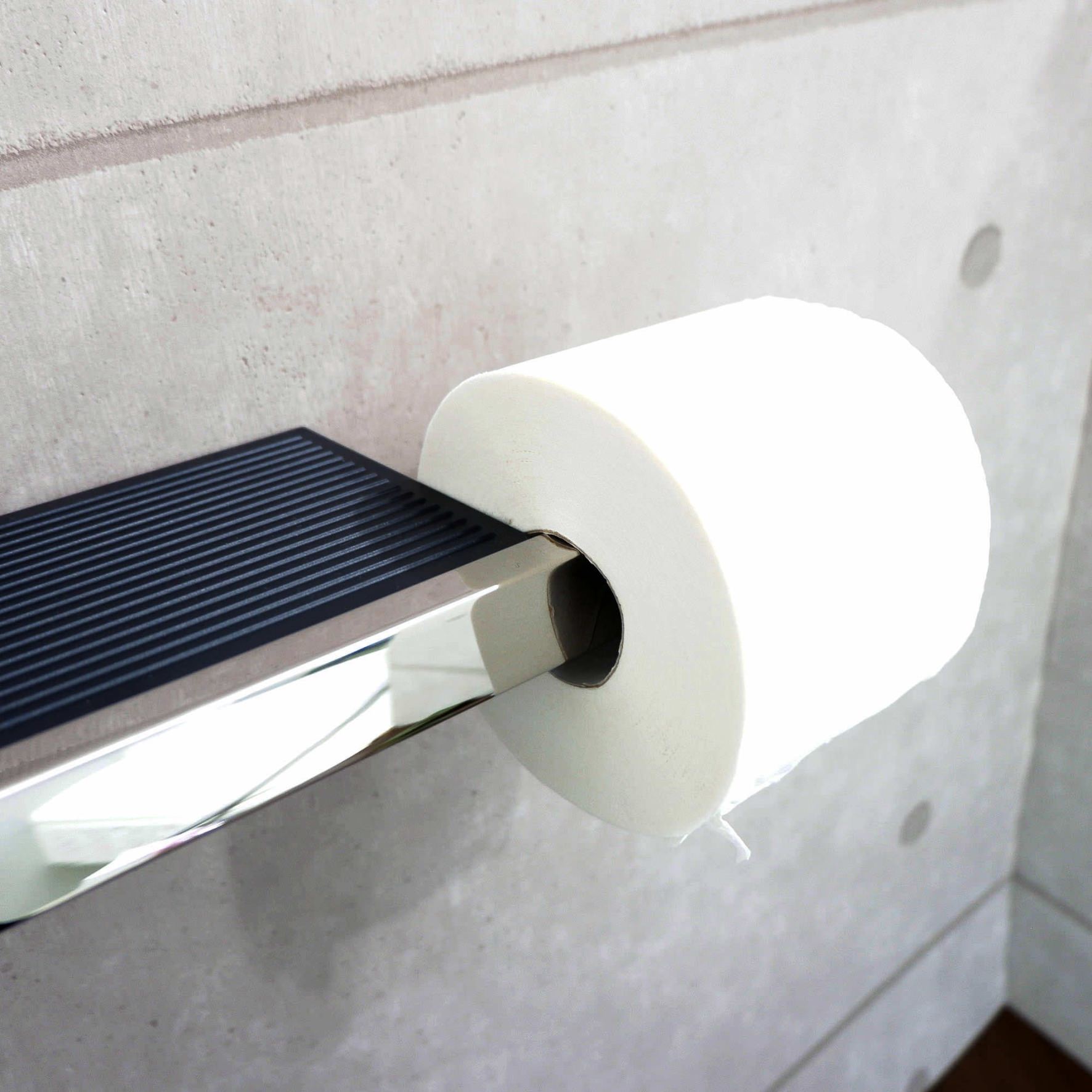トレイ付きトイレットペーパーホルダー｜LINEA MP ペーパーホルダー ペーパーストッカー 壁設置タイプ トレイ付き 幅28cm 高さ4.2cm 奥行き13.2cm 18/10ステンレス製 ミラーポリッシュ仕上げ 40407