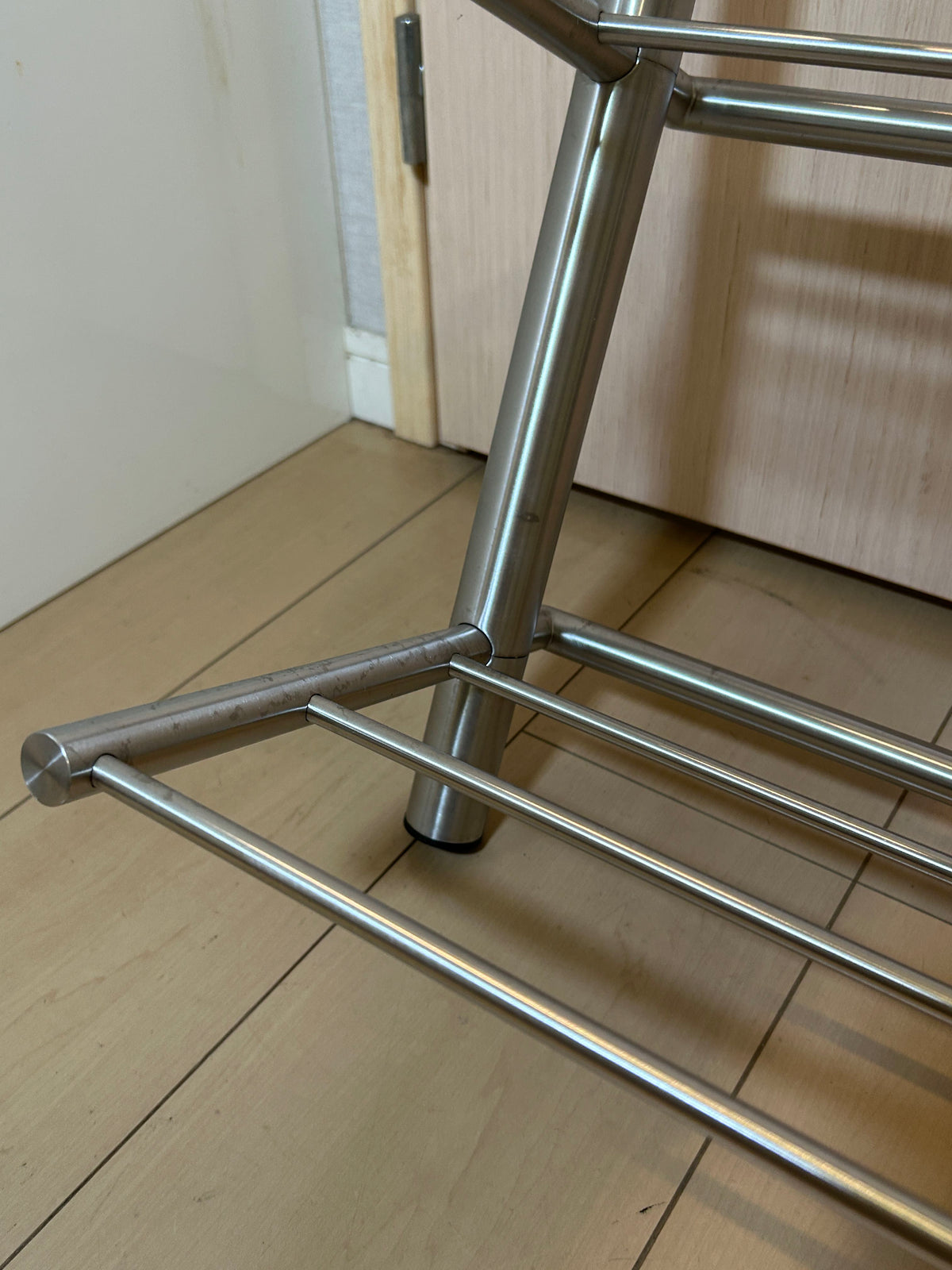 [SAMPLE] [廃番] シューラック(ガラス板無)壁付けタイプ（50678ガラス棚付）｜ZACK 50694 ABILIO HL 高さ53.5cm 横幅67cm 奥行34cm 18/10ステンレス製 ヘアライン仕上げ
