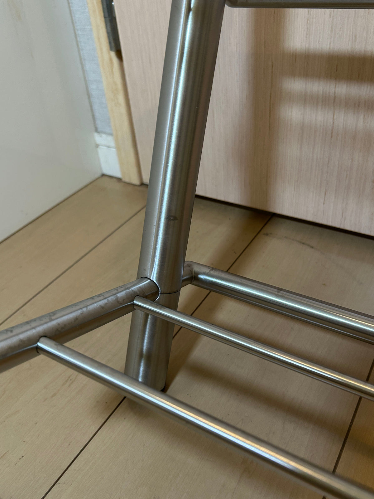 [SAMPLE] [廃番] シューラック(ガラス板無)壁付けタイプ（50678ガラス棚付）｜ZACK 50694 ABILIO HL 高さ53.5cm 横幅67cm 奥行34cm 18/10ステンレス製 ヘアライン仕上げ
