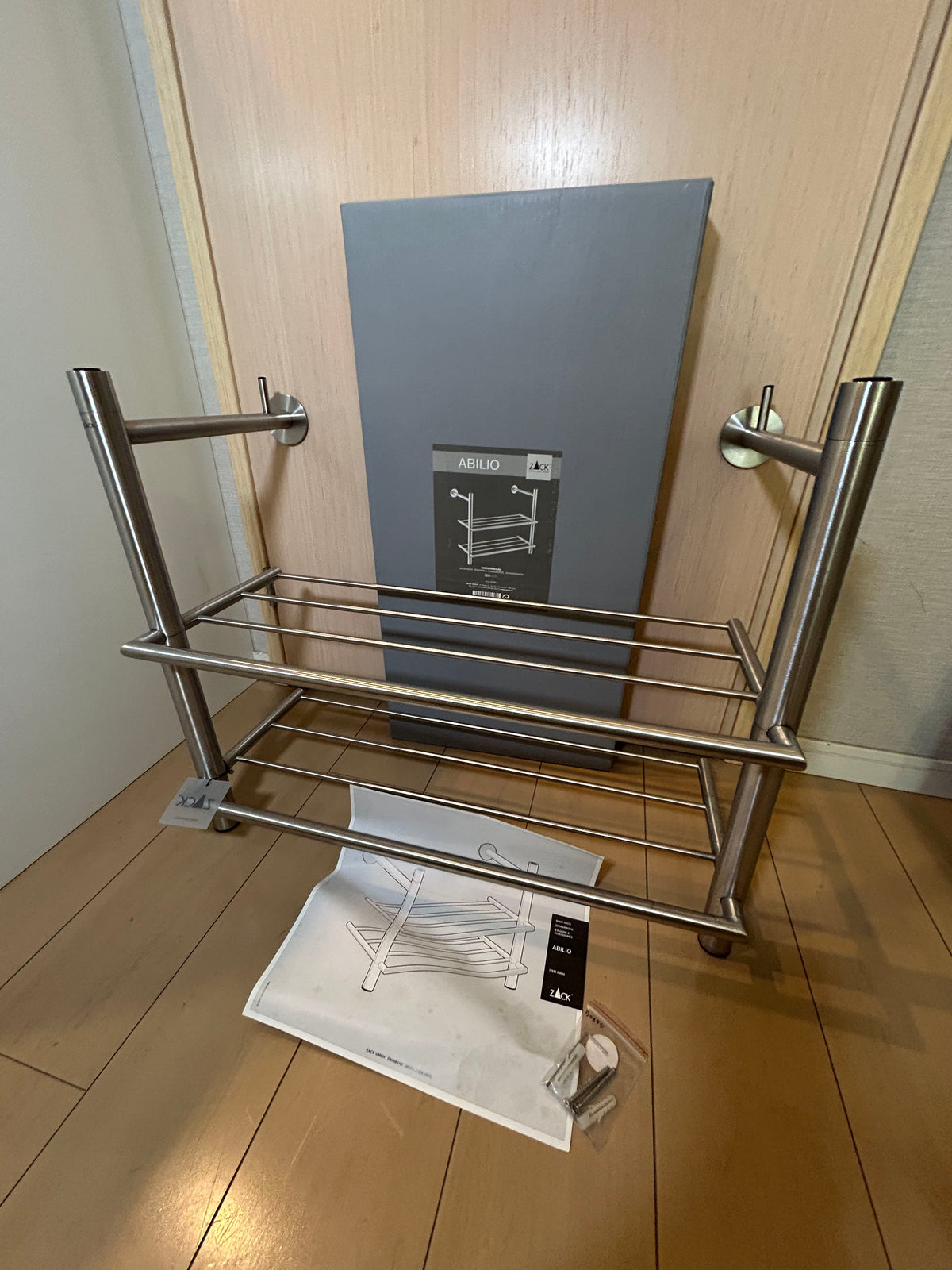 [SAMPLE] [廃番] シューラック(ガラス板無)壁付けタイプ（50678ガラス棚付）｜ZACK 50694 ABILIO HL 高さ53.5cm 横幅67cm 奥行34cm 18/10ステンレス製 ヘアライン仕上げ