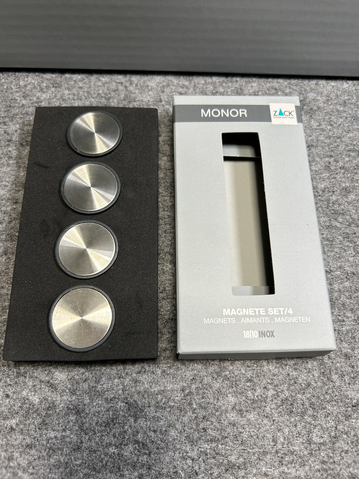 [SAMPLE] マグネットL 4個セット｜ZACK 30769 MONOR HL キッチンマグネット オフィス用マグネット 磁石 直径3cm 高さ1.1cm 18/10ステンレス製 ヘアライン仕上げ H2-3158 [在庫あり]