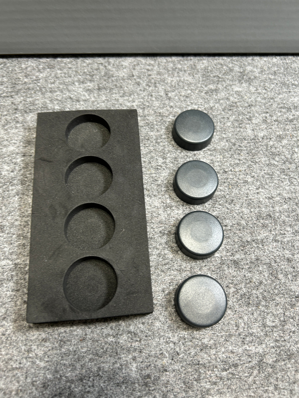 [SAMPLE] マグネットL 4個セット｜ZACK 30769 MONOR HL キッチンマグネット オフィス用マグネット 磁石 直径3cm 高さ1.1cm 18/10ステンレス製 ヘアライン仕上げ H2-3158 [在庫あり]