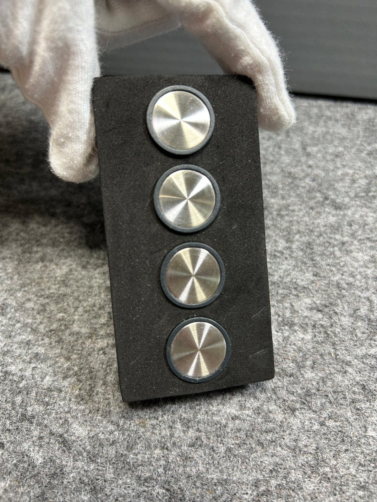 [SAMPLE] マグネットS 4個セット｜ZACK 30768 MONOR HL キッチンマグネット オフィス用マグネット ネオジム磁石 直径2cm 高さ1.1cm 18/10ステンレス製 ヘアライン仕上げ H2-3031 [在庫あり]