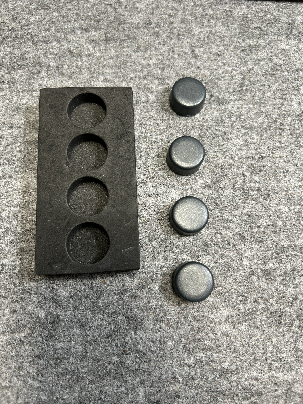 [SAMPLE] マグネットS 4個セット｜ZACK 30768 MONOR HL キッチンマグネット オフィス用マグネット ネオジム磁石 直径2cm 高さ1.1cm 18/10ステンレス製 ヘアライン仕上げ H2-3031 [在庫あり]