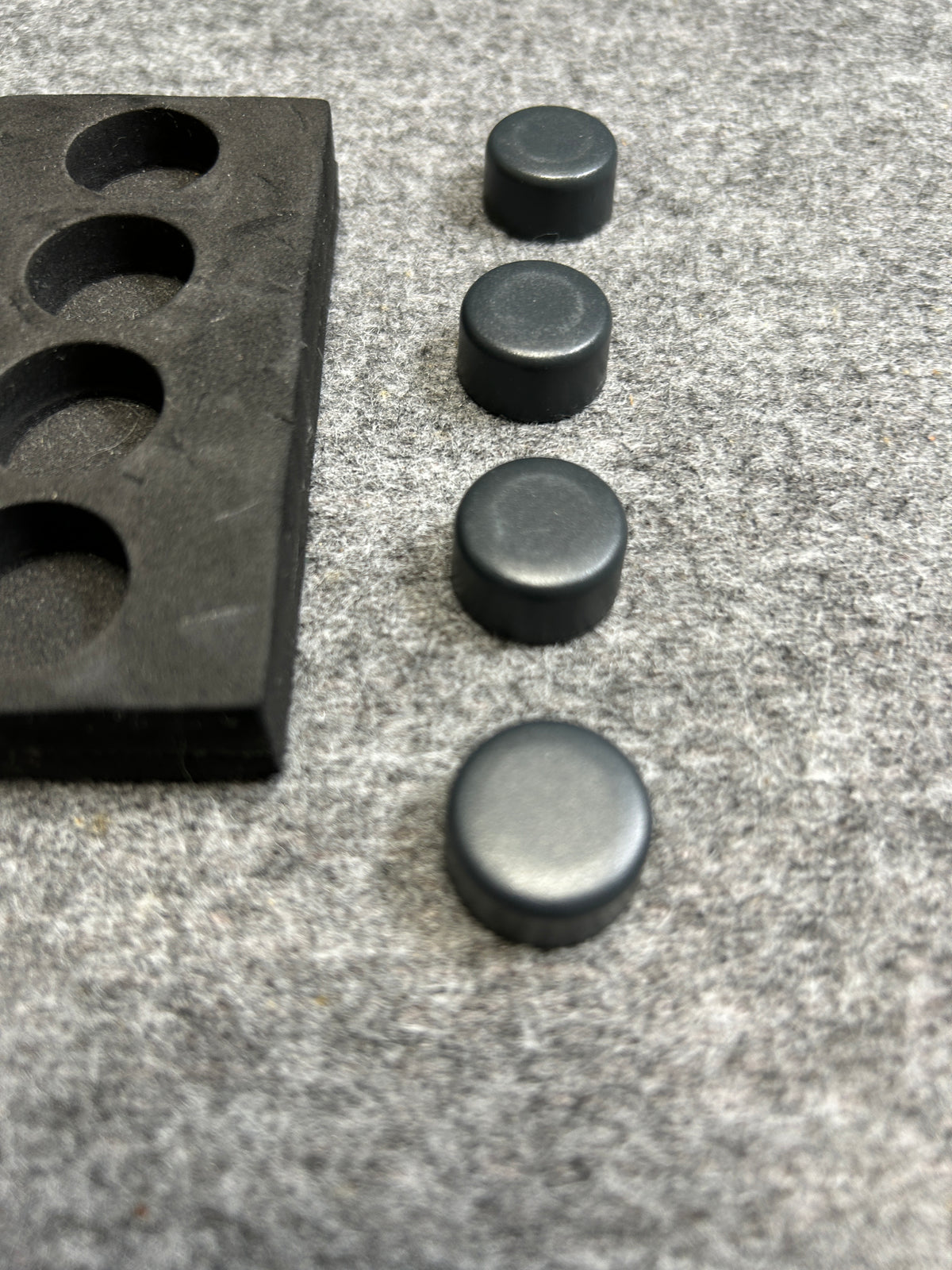 [SAMPLE] マグネットS 4個セット｜ZACK 30768 MONOR HL キッチンマグネット オフィス用マグネット ネオジム磁石 直径2cm 高さ1.1cm 18/10ステンレス製 ヘアライン仕上げ H2-3031 [在庫あり]