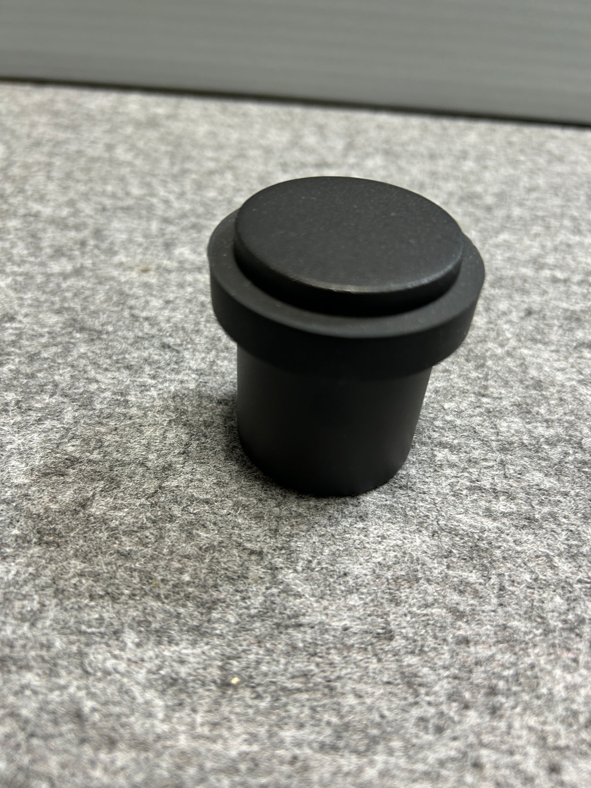 [SAMPLE] [廃番] ドアストッパー（戸当たり）｜ZACK 50633 ARGOS MB 玄関ストッパー 扉ストッパー 固定タイプ 戸当り 床付 直径5cm 高さ5cm 18/10ステンレス製 マットブラック
