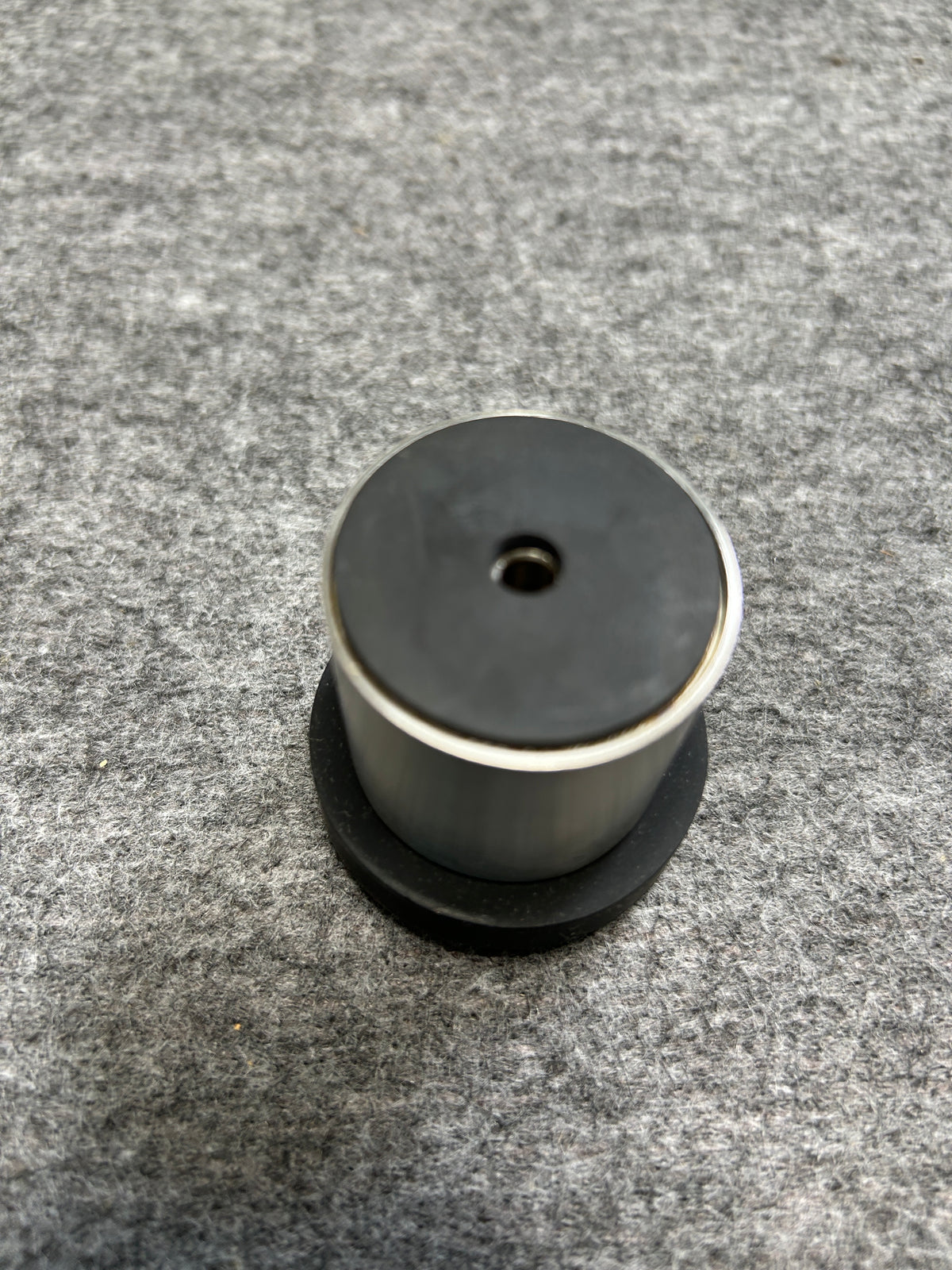 [SAMPLE] ドアストッパー｜ZACK 50617 ARGOS HL 玄関ストッパー 扉ストッパー 固定タイプ 戸当り 床付 直径5cm 高さ5cm 18/10ステンレス製 ヘアライン仕上げ