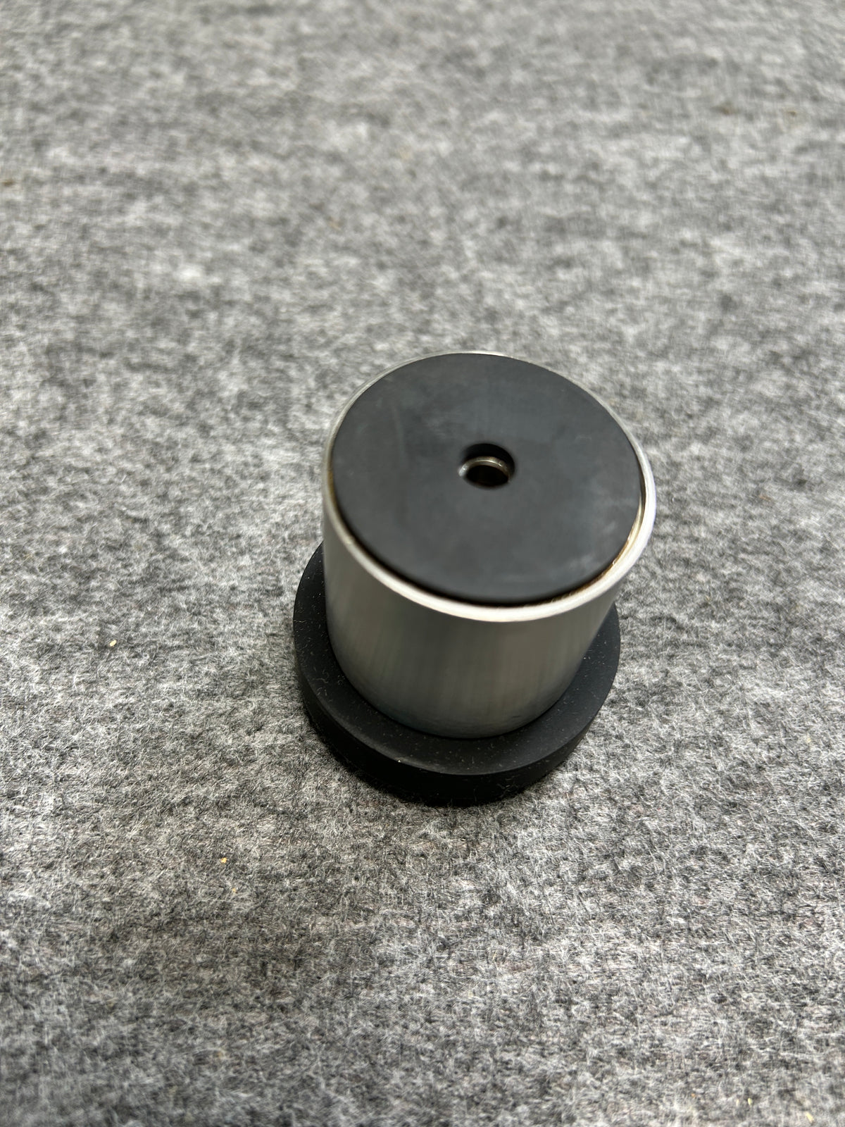 [SAMPLE] ドアストッパー｜ZACK 50617 ARGOS HL 玄関ストッパー 扉ストッパー 固定タイプ 戸当り 床付 直径5cm 高さ5cm 18/10ステンレス製 ヘアライン仕上げ