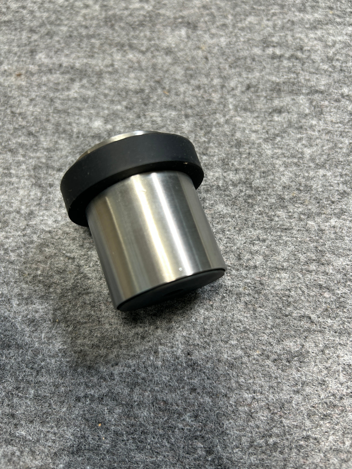 [SAMPLE] ドアストッパー｜ZACK 50617 ARGOS HL 玄関ストッパー 扉ストッパー 固定タイプ 戸当り 床付 直径5cm 高さ5cm 18/10ステンレス製 ヘアライン仕上げ