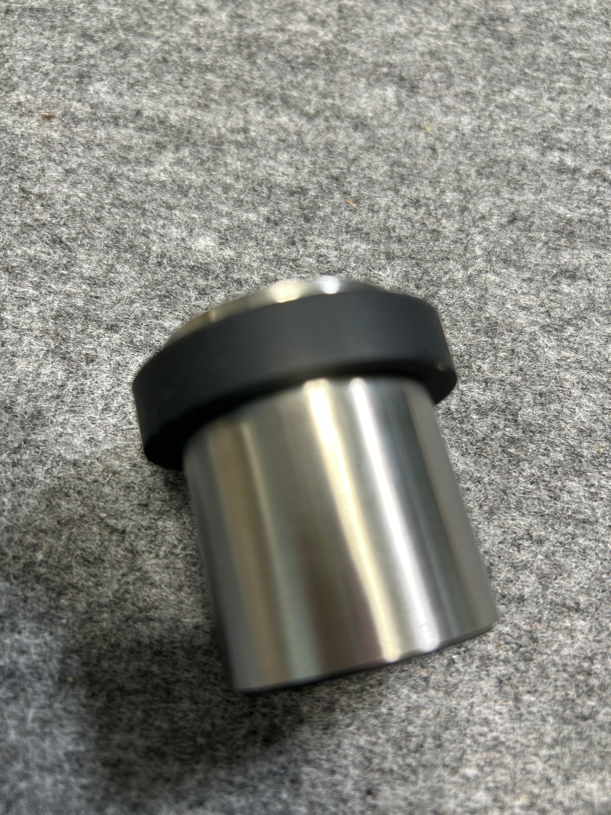 [SAMPLE] ドアストッパー｜ZACK 50617 ARGOS HL 玄関ストッパー 扉ストッパー 固定タイプ 戸当り 床付 直径5cm 高さ5cm 18/10ステンレス製 ヘアライン仕上げ