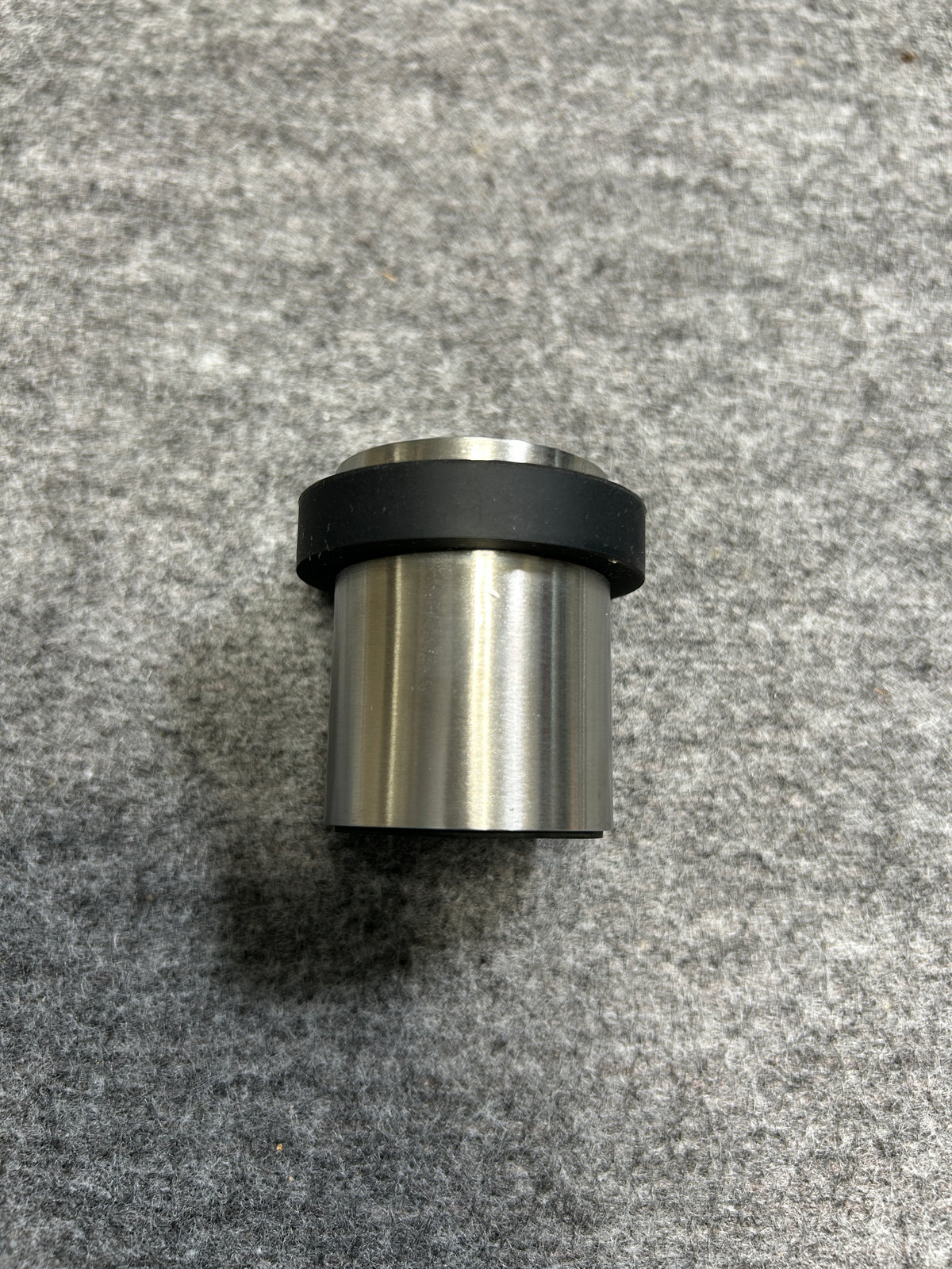 [SAMPLE] ドアストッパー｜ZACK 50617 ARGOS HL 玄関ストッパー 扉ストッパー 固定タイプ 戸当り 床付 直径5cm 高さ5cm 18/10ステンレス製 ヘアライン仕上げ