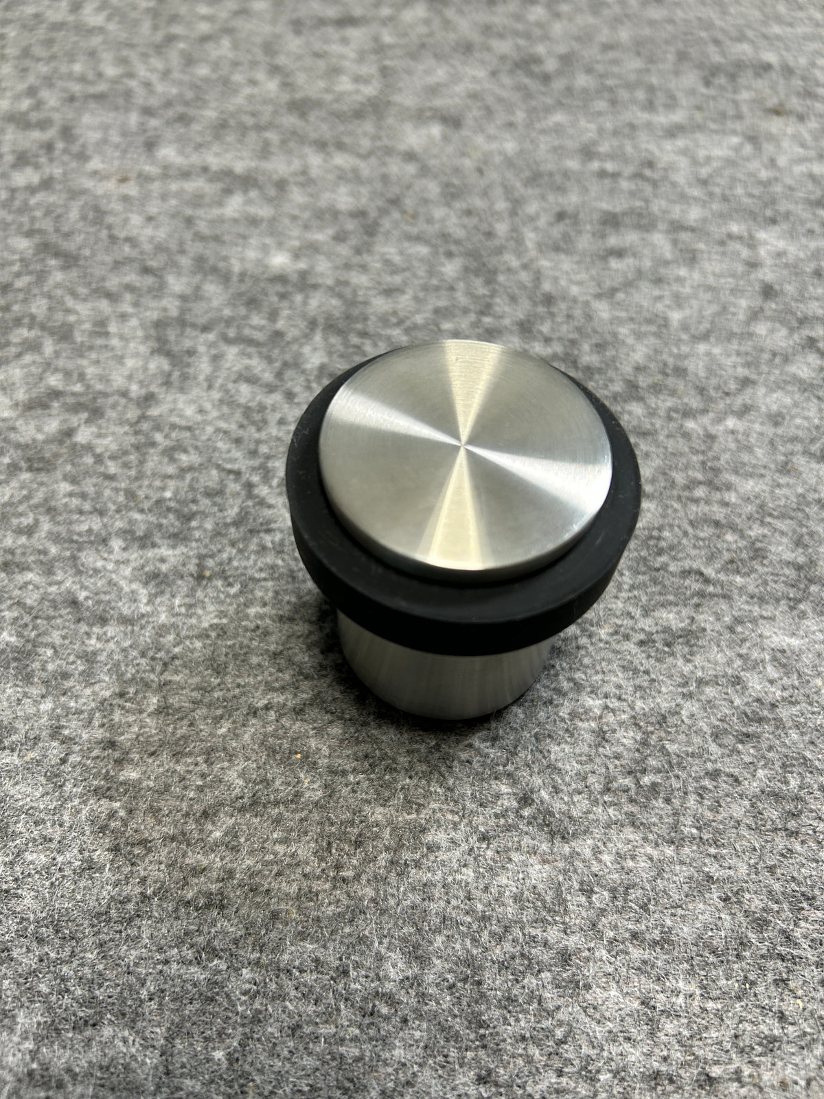 [SAMPLE] ドアストッパー｜ZACK 50617 ARGOS HL 玄関ストッパー 扉ストッパー 固定タイプ 戸当り 床付 直径5cm 高さ5cm 18/10ステンレス製 ヘアライン仕上げ