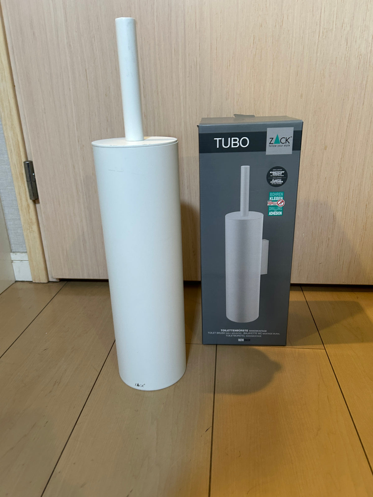 [SAMPLE] トイレブラシ｜ZACK 40117 TUBO MW 壁設置タイプ トイレ掃除 長さ40.4cm ケース直径9cm 18/10ステンレス製 マットホワイト H1 [在庫あり]