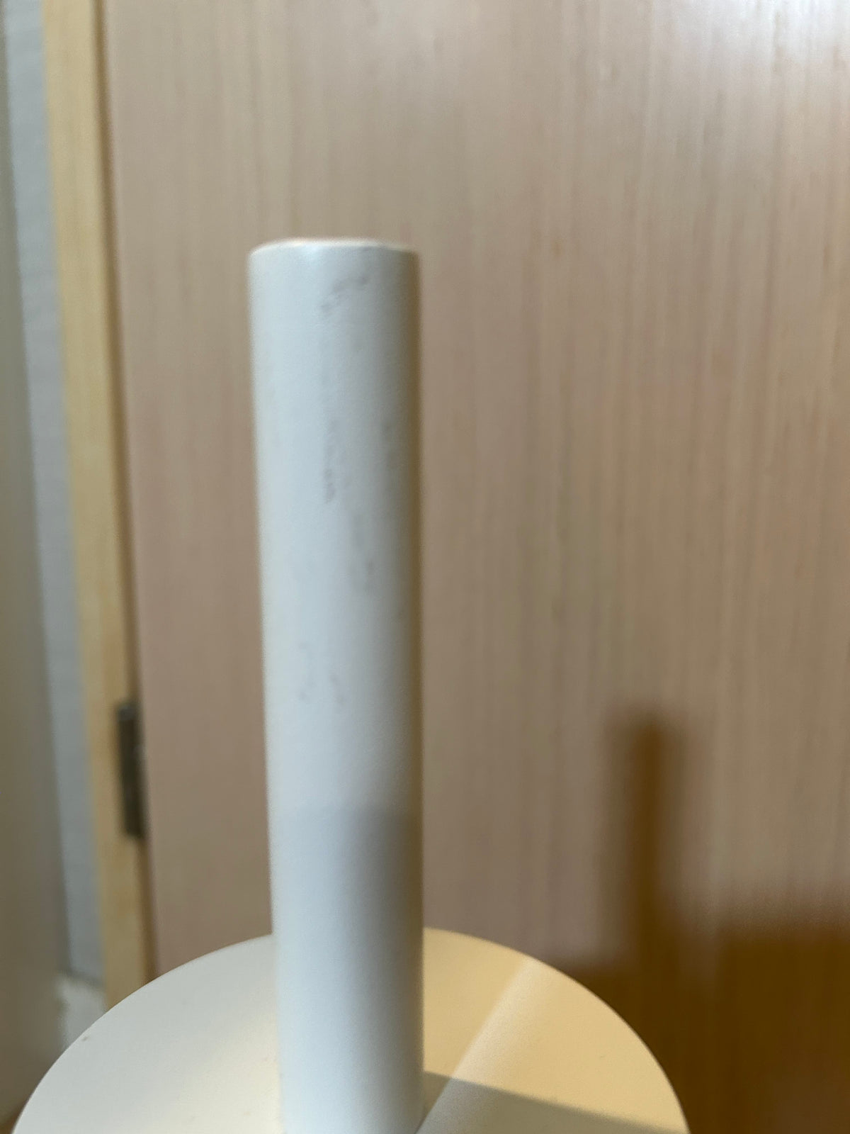 [SAMPLE] トイレブラシ｜ZACK 40117 TUBO MW 壁設置タイプ トイレ掃除 長さ40.4cm ケース直径9cm 18/10ステンレス製 マットホワイト H1 [在庫あり]
