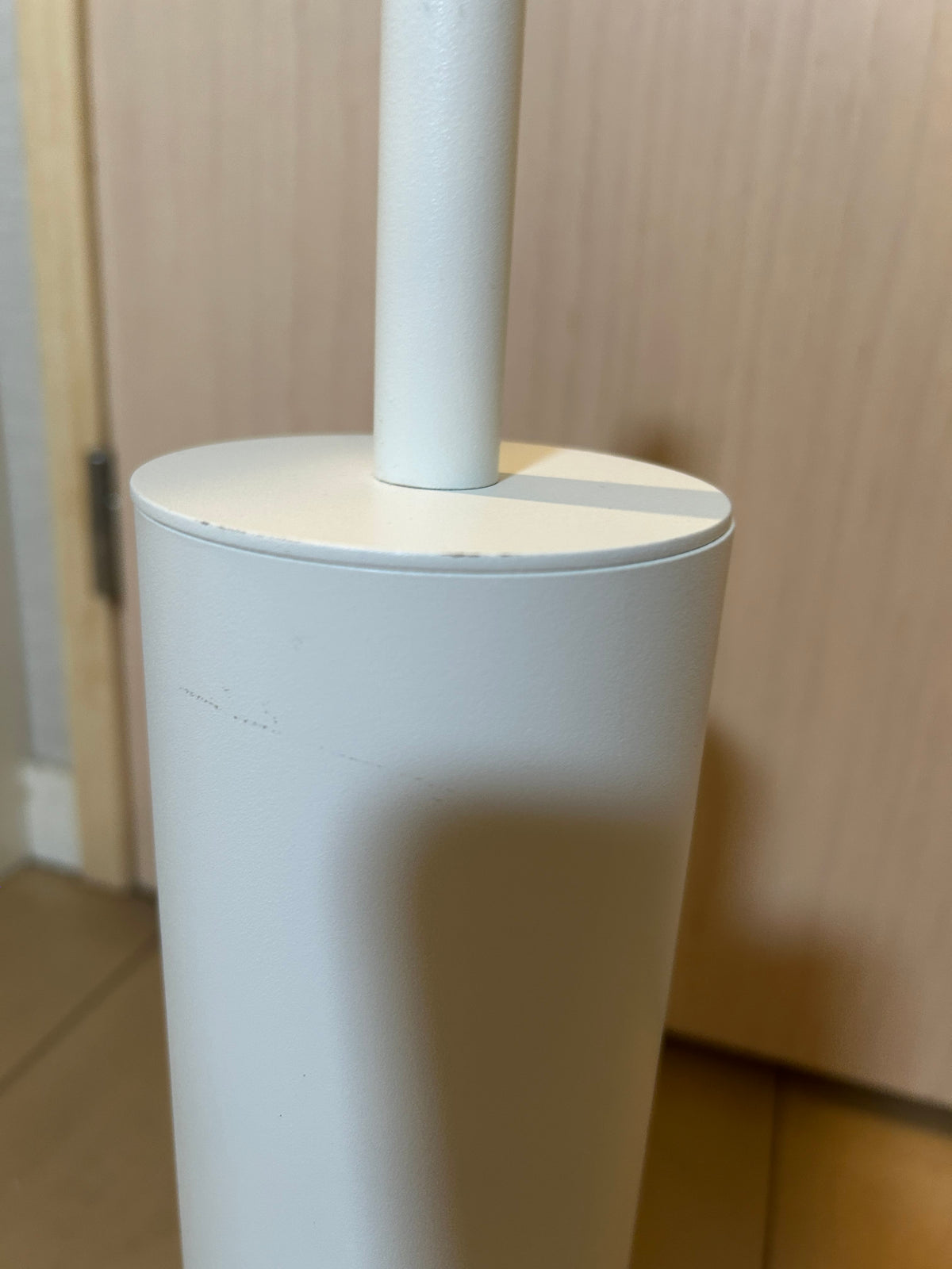 [SAMPLE] トイレブラシ｜ZACK 40117 TUBO MW 壁設置タイプ トイレ掃除 長さ40.4cm ケース直径9cm 18/10ステンレス製 マットホワイト H1 [在庫あり]