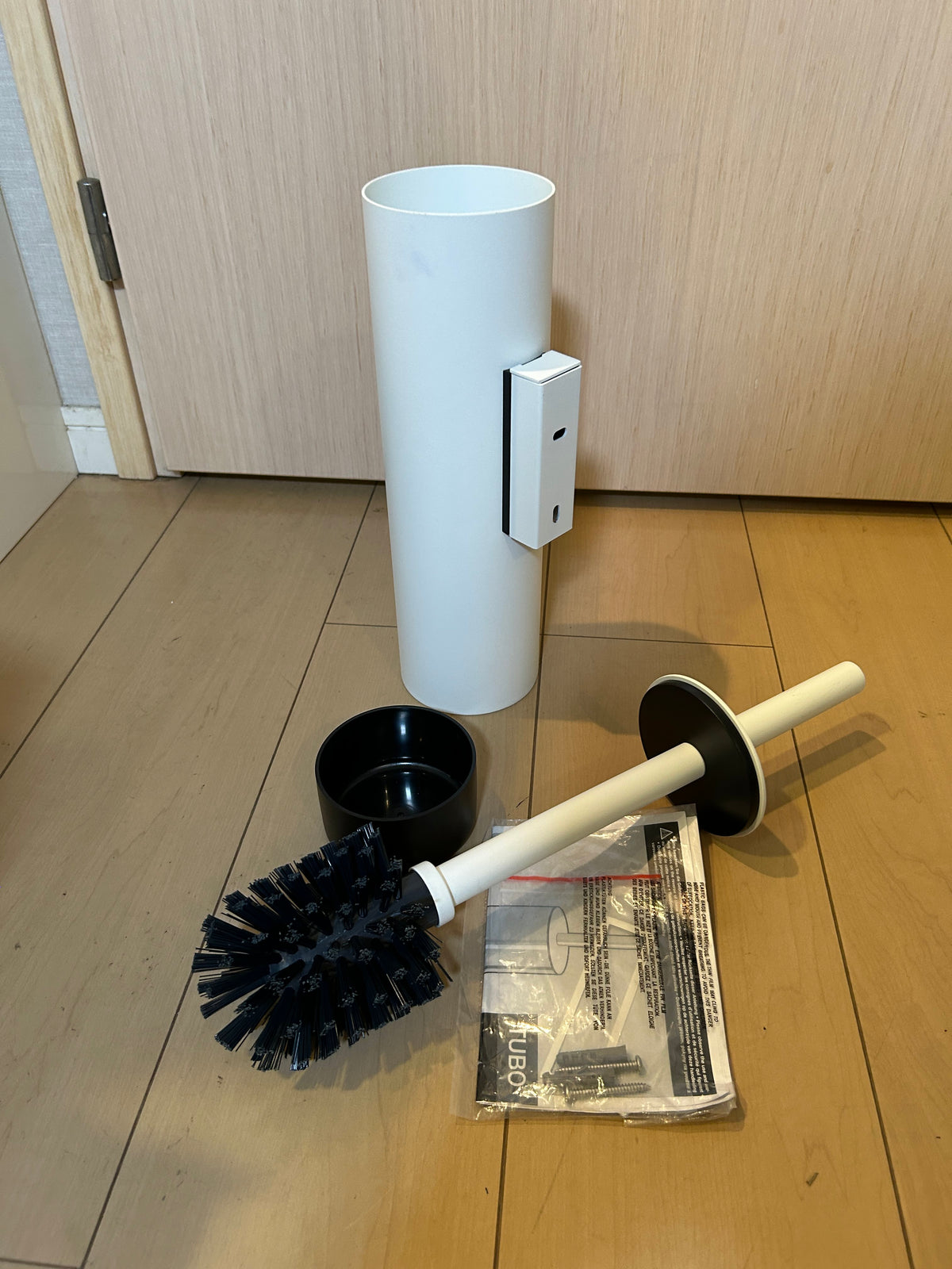 [SAMPLE] トイレブラシ｜ZACK 40117 TUBO MW 壁設置タイプ トイレ掃除 長さ40.4cm ケース直径9cm 18/10ステンレス製 マットホワイト H1 [在庫あり]