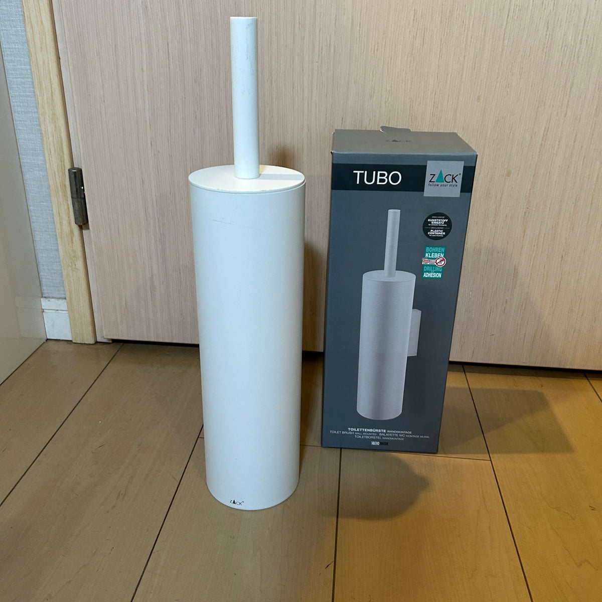 [SAMPLE] トイレブラシ｜ZACK 40117 TUBO MW 壁設置タイプ トイレ掃除 長さ40.4cm ケース直径9cm 18/10ステンレス製 マットホワイト H1 [在庫あり]
