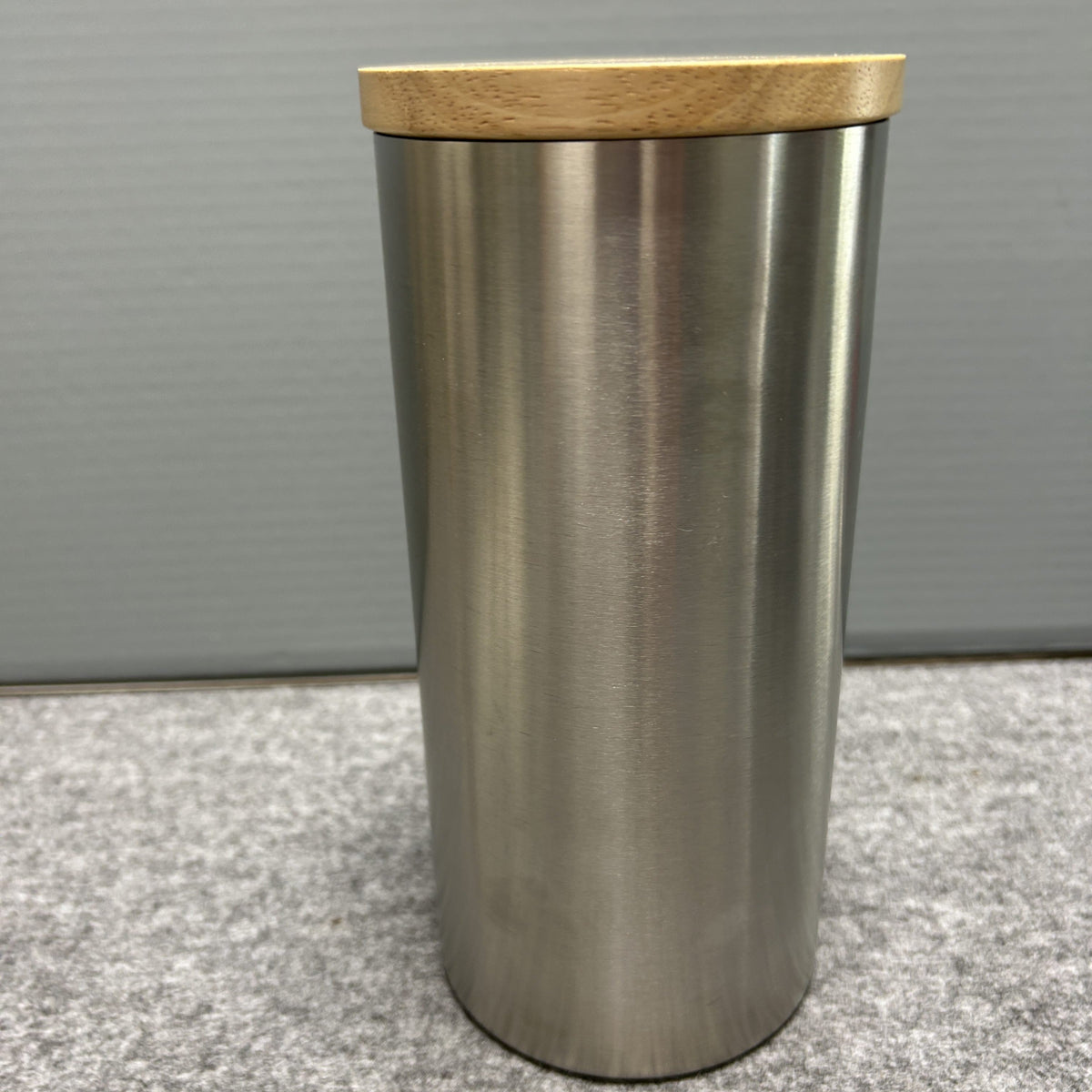 ZACK 24005Y キャニスター：ふたを閉じた本体を正面から見た全体