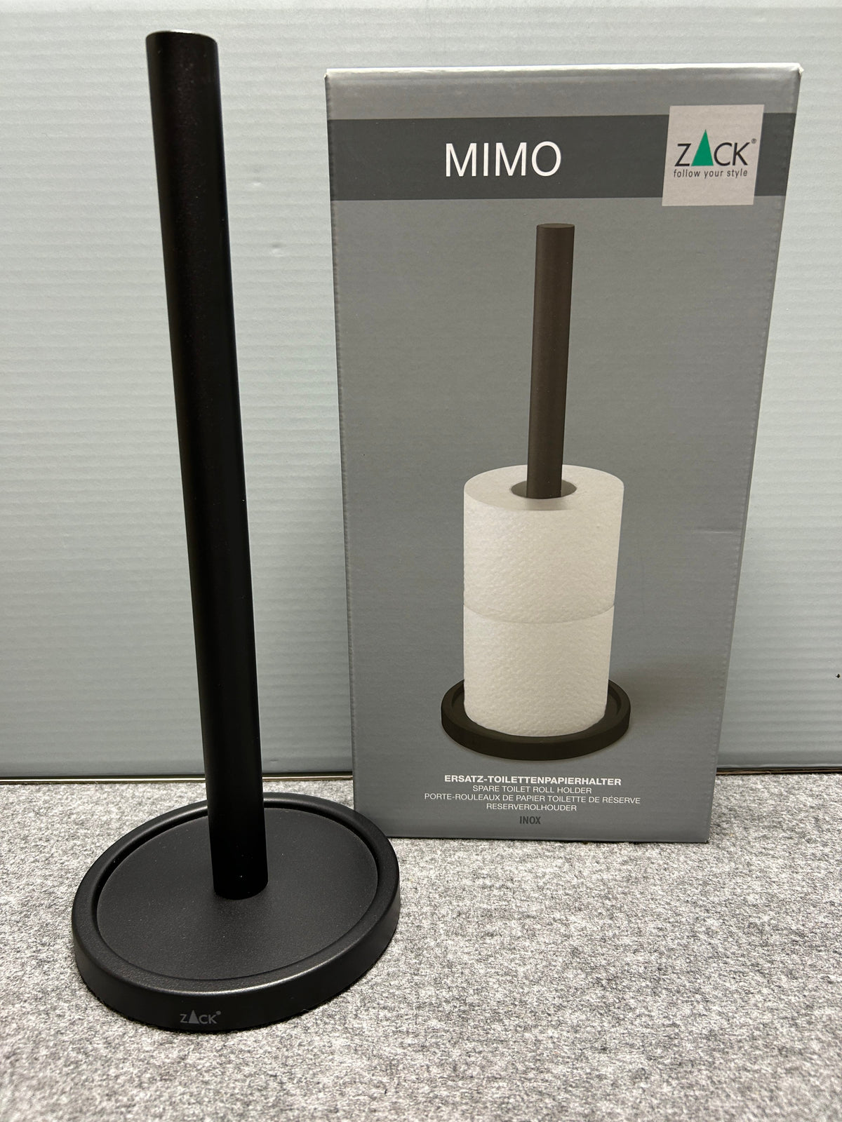 ZACK 40286Y スペアトイレットペーパーホルダー：本体と商品パッケージを並べた状態