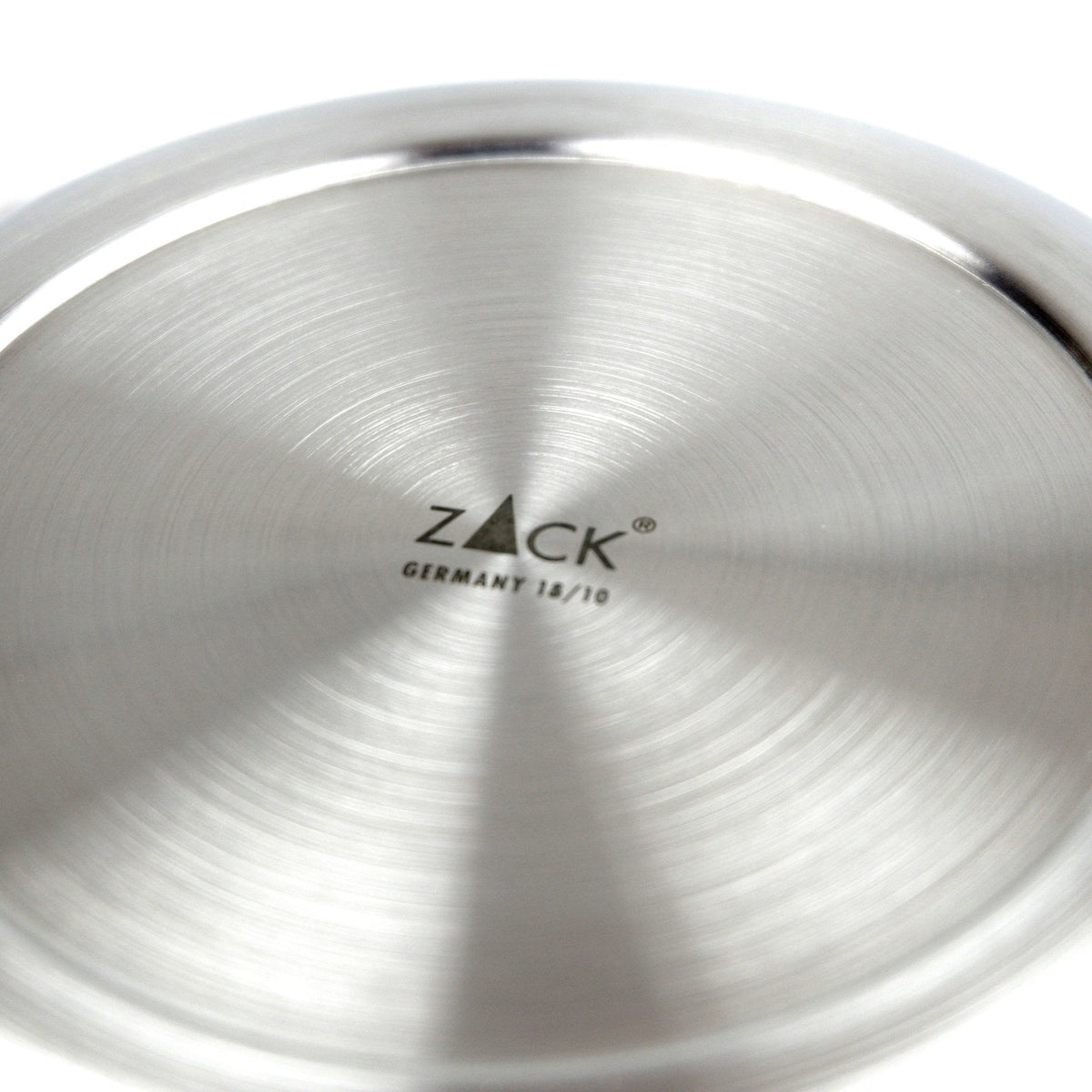 ZACK 50163 CONTAS ステンレス製回転式灰皿：底面に刻印されたZACKロゴの拡大